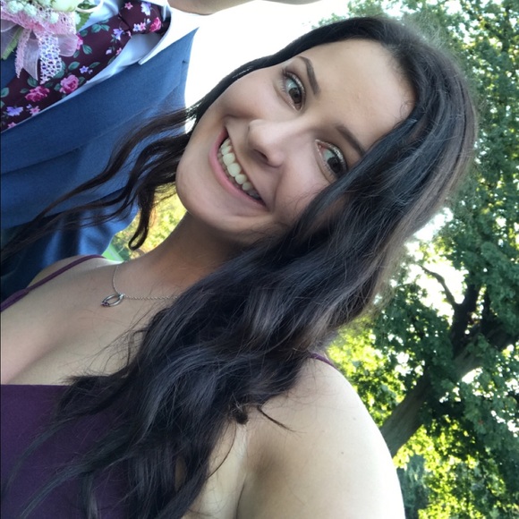 Meet your Posher, Danielle - Picture 1 of 1